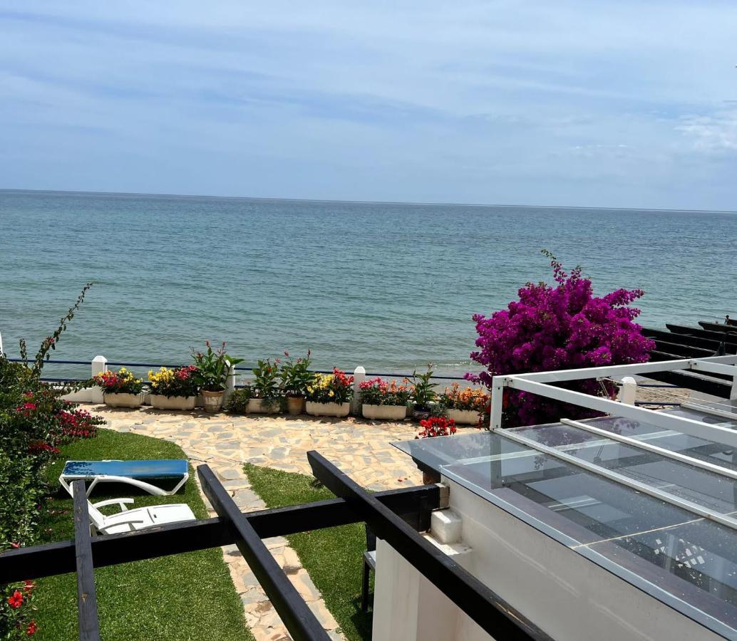 Newly Renovated 2 Bedroom Beachfront House Sitio de Calahonda Esterno foto