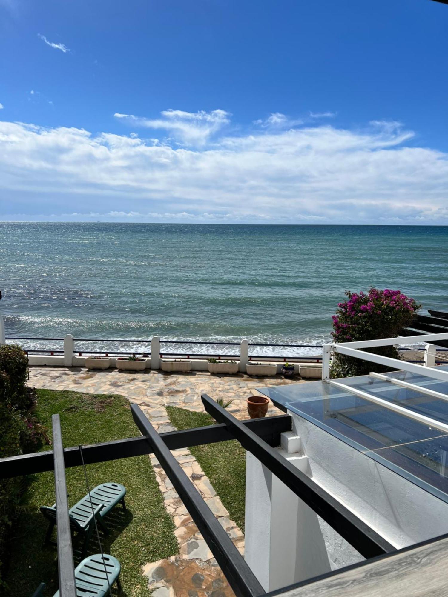 Newly Renovated 2 Bedroom Beachfront House Sitio de Calahonda Esterno foto