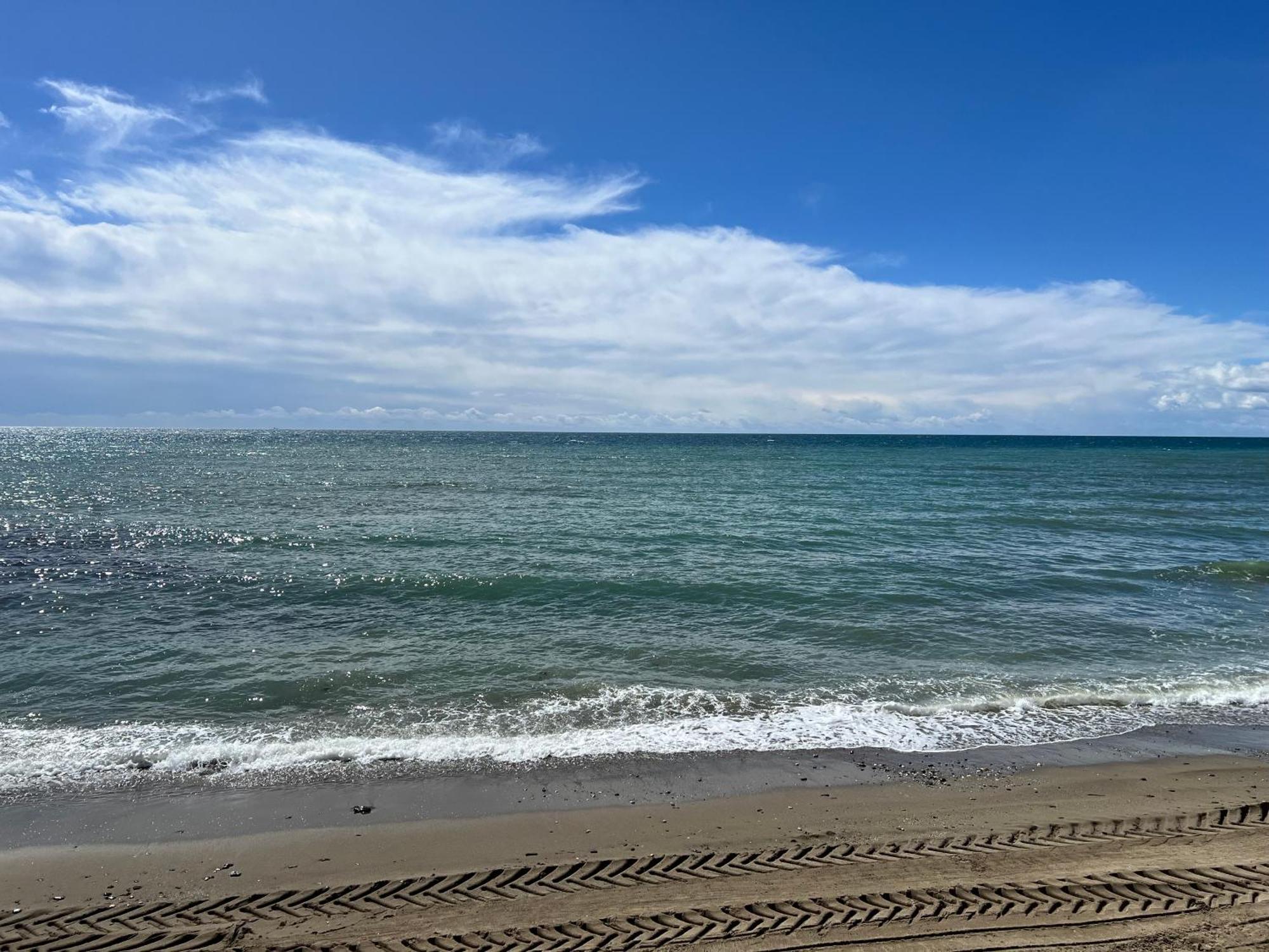 Newly Renovated 2 Bedroom Beachfront House Sitio de Calahonda Esterno foto
