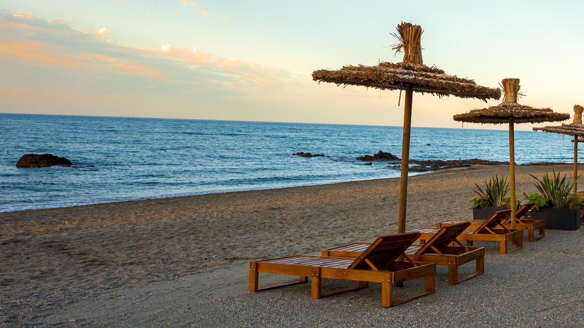 Newly Renovated 2 Bedroom Beachfront House Sitio de Calahonda Esterno foto